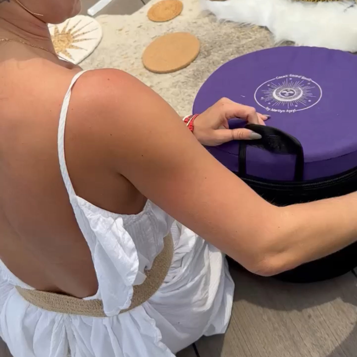 Girl holding a Padding Travel Bag of Cosmic Sound Bowls®