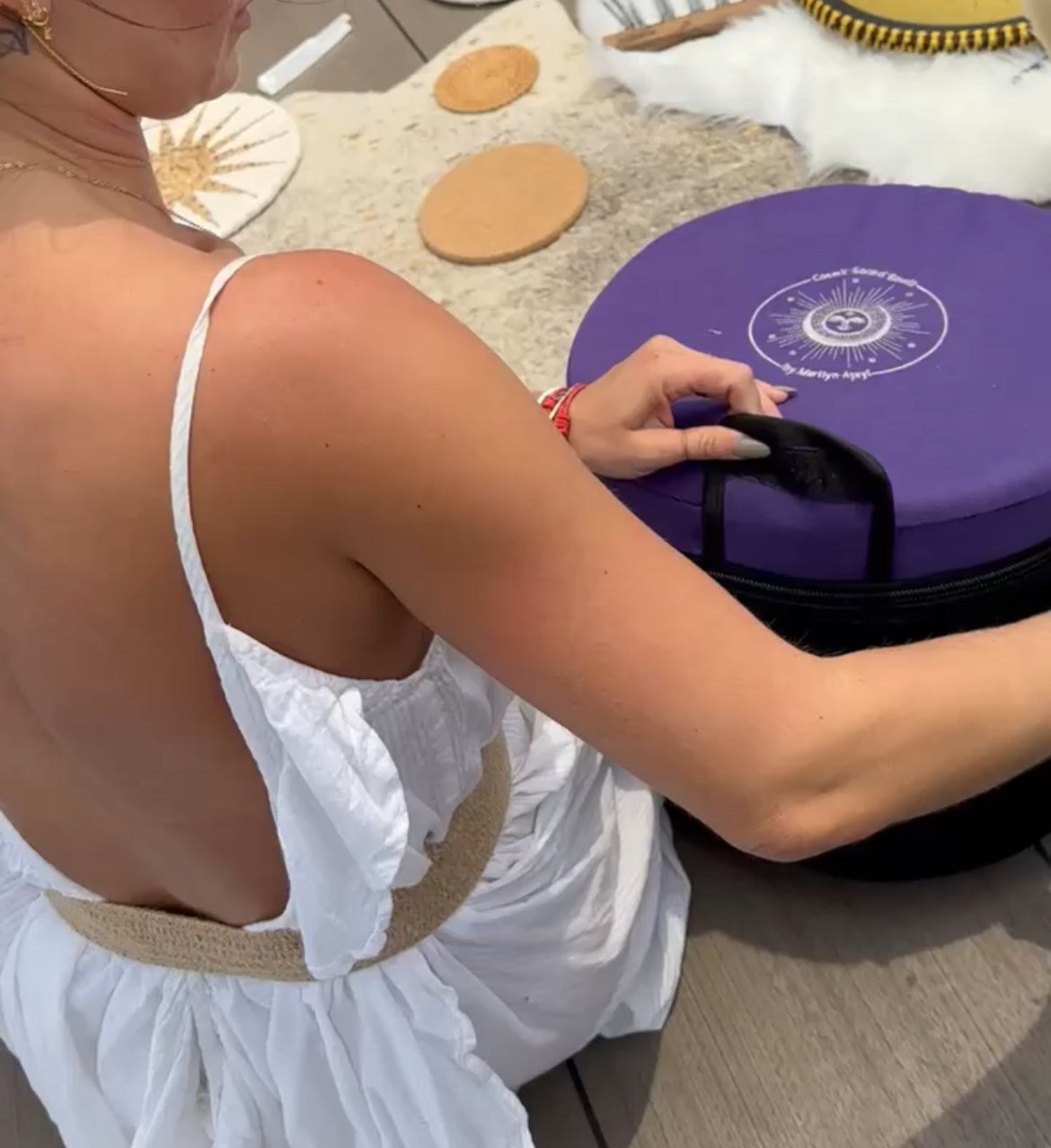 Girl holding a Padding Travel Bag of Cosmic Sound Bowls®